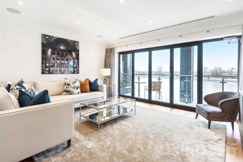 Rainville Road, Fulham, W6 9UF 3 bed terraced house to rent - £12,175 pcm (£2,810 pw)