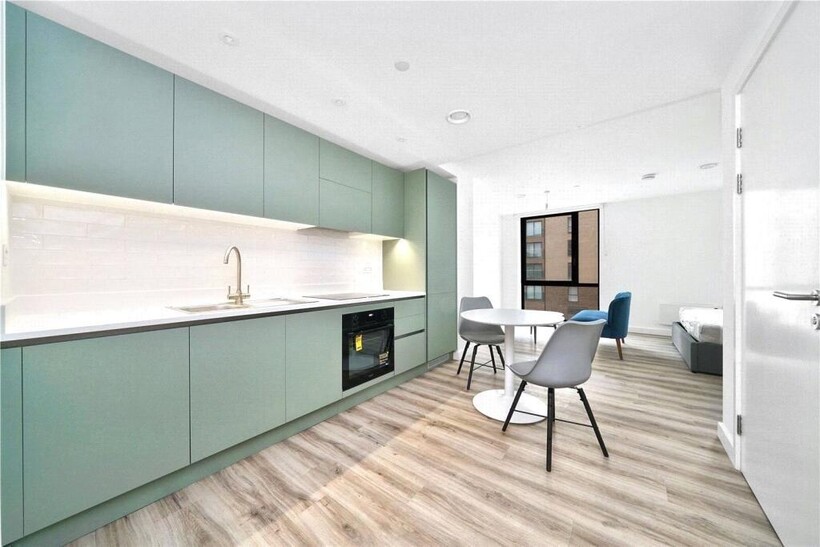 Chevette Court, Kimpton Road, Luton 2 bed apartment to rent - £1,525 pcm (£352 pw)