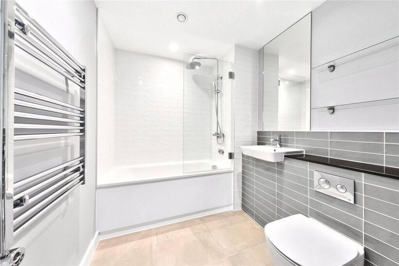 Viva Court, Kimpton Road, Luton 2 bed apartment to rent - £1,625 pcm (£375 pw)